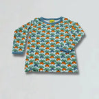 Children's long-sleeve shirt with a radish pattern on a light gray background
